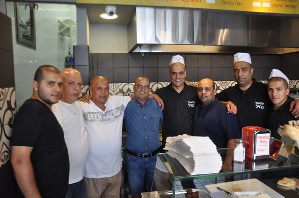  بالصور: افتتاح مطعم فلافل كحيل في يافا بإدارة "علاء كحيل"